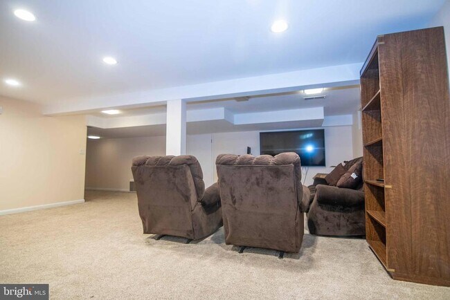 Building Photo - 2205 Parker Ave