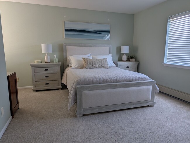 Building Photo - 14864 Channel Dr