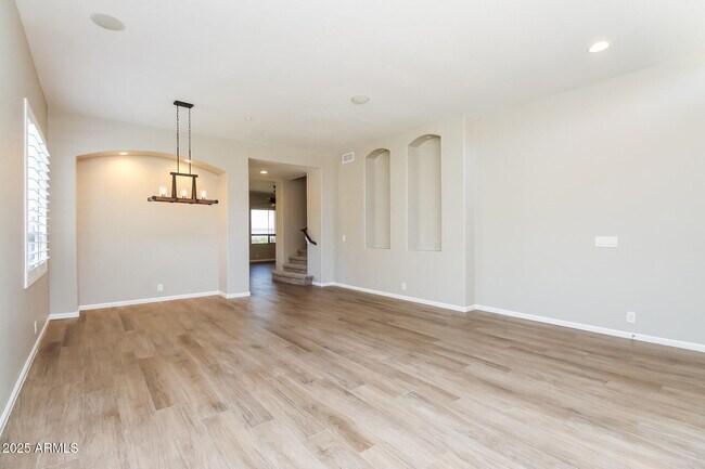 Building Photo - 10913 E Butherus Dr