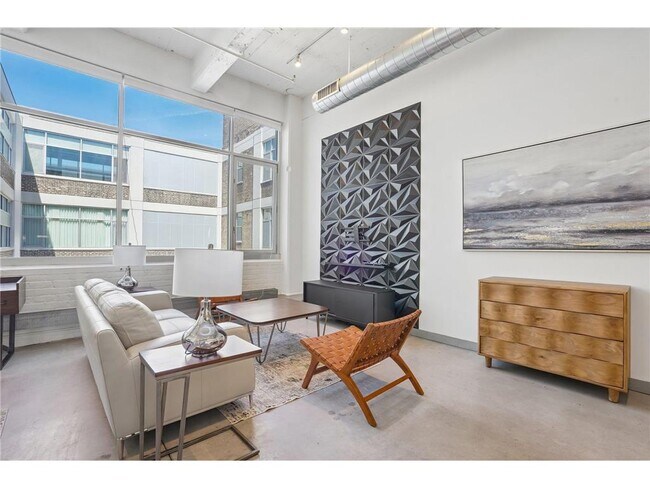 Building Photo - 700 N Washington Ave