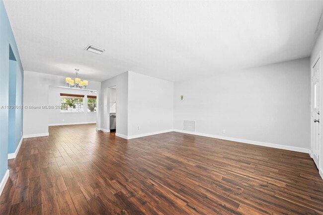 Building Photo - 910 SW 6th Ave