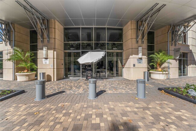 Building Photo - 1901 Post Oak Blvd