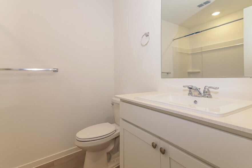 Building Photo - 1808 Javelina St