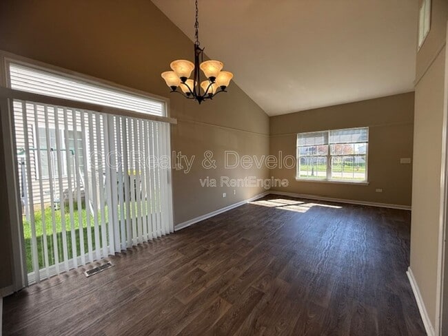Building Photo - 1652 Cesario Dr