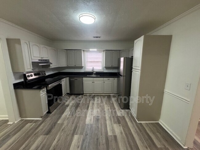 Building Photo - 5710 August Ave