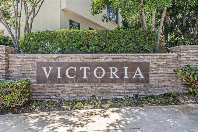 Building Photo - 3 bedroom in Gated Victoria Community!