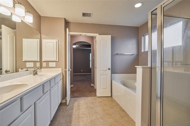 Building Photo - 17250 Lafayette Hollow Ln