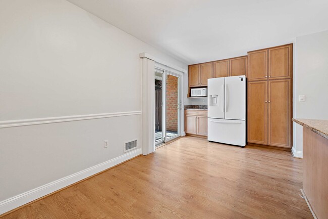 Building Photo - Ready Now! 3 bedroom Townhouse in Annapolis!