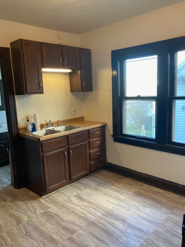 Building Photo - 1141 S 71st St