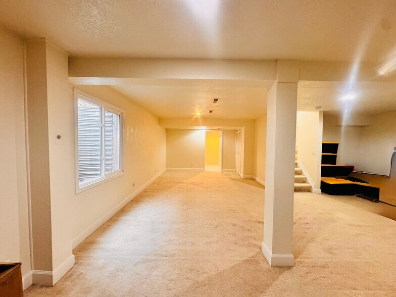 Building Photo - 9633 E Caley Cir