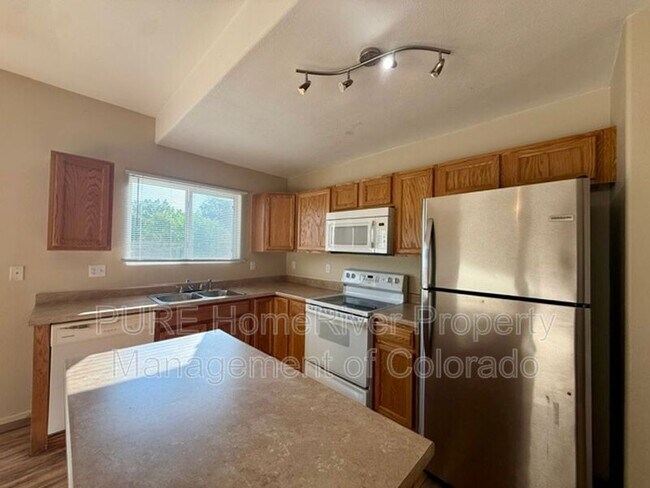 Building Photo - 691 Hailey Glenn View