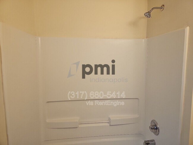 Building Photo - 1 W 28th St