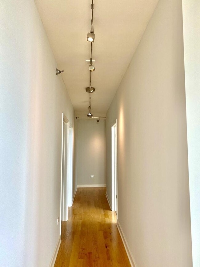 Building Photo - 1600 S Prairie Ave