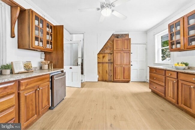 Building Photo - 3110 Main St