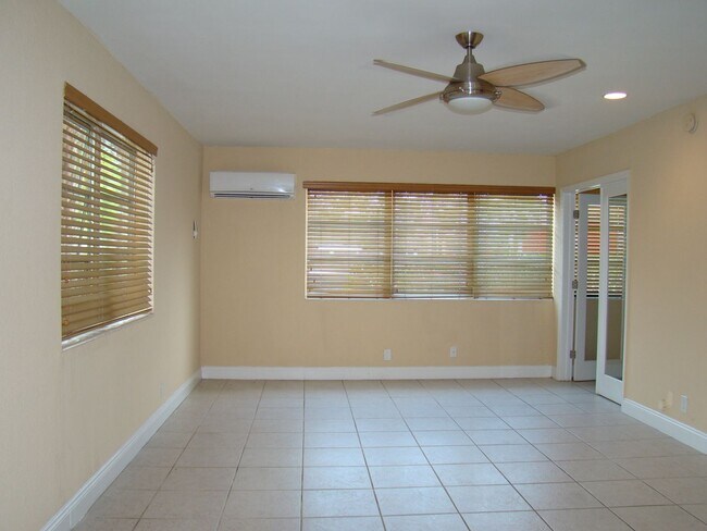 Building Photo - The Perfect Location. The Best Price. 1 Mo...