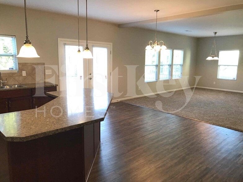 Building Photo - 3011 Sweetspire Rd