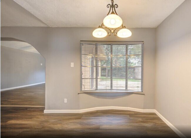 Building Photo - 10727 Sagewillow Ln