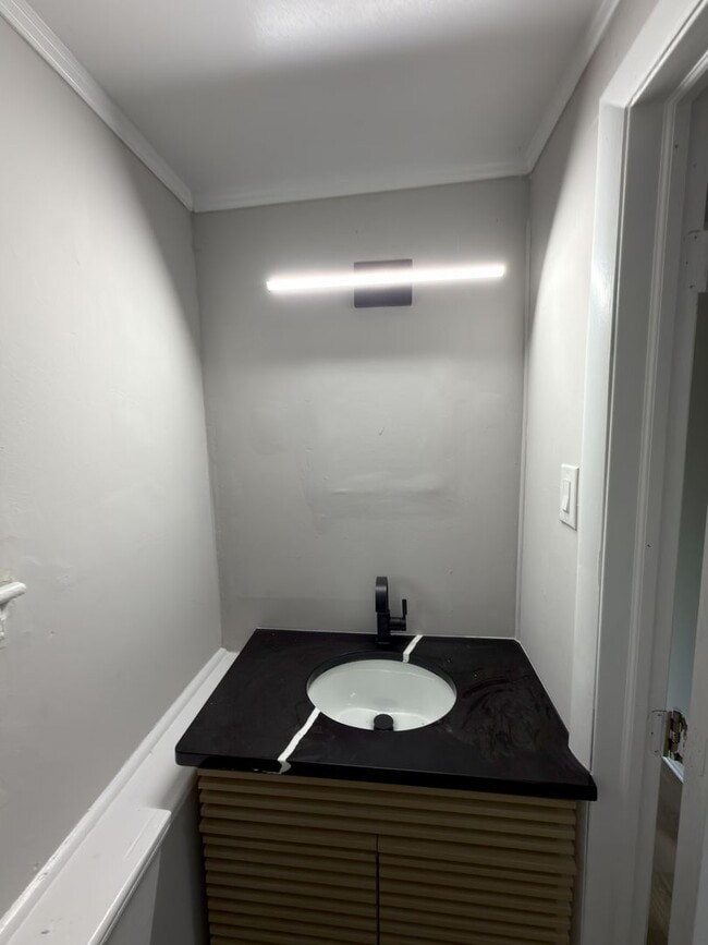 Building Photo - Beautifully Updated 4 Bedroom Rental Home