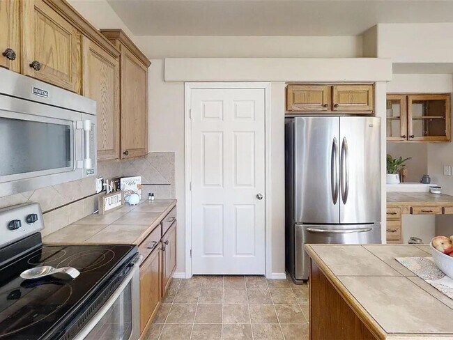 Building Photo - 8021 Lodi Ln