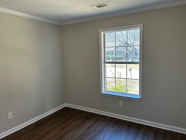 Building Photo - 7122 Village Ln