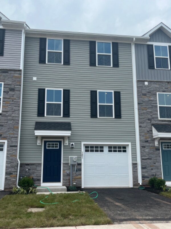Primary Photo - 181 Van Fleet Cir