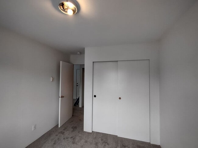 Building Photo - 3 BR, 2 BA unit in QUITE 4 plex. Storage & W/D included
