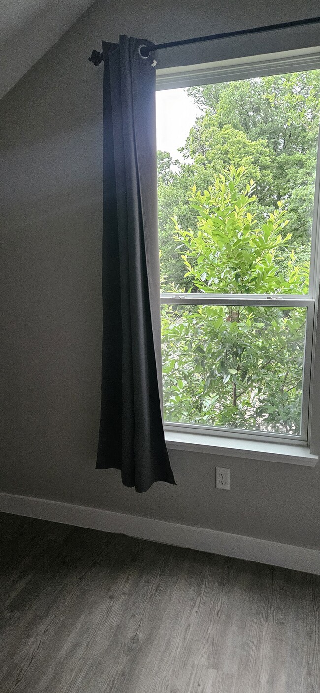 Building Photo - 3014 E 16th St