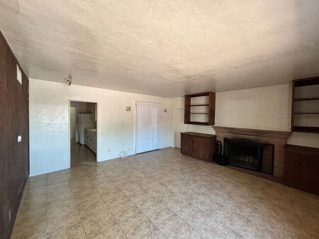 Building Photo - 4132 E Kings Rd
