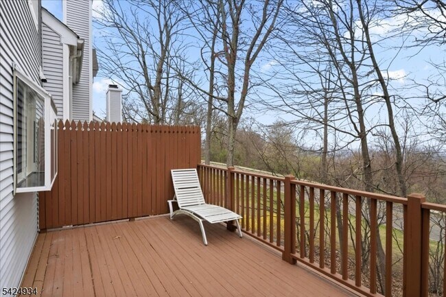 Building Photo - 5 Ajax Ct