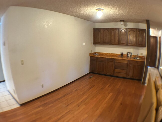 Building Photo - Spacious 4 bedroom home in Continental!