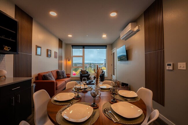 Building Photo - 111 S Adams St