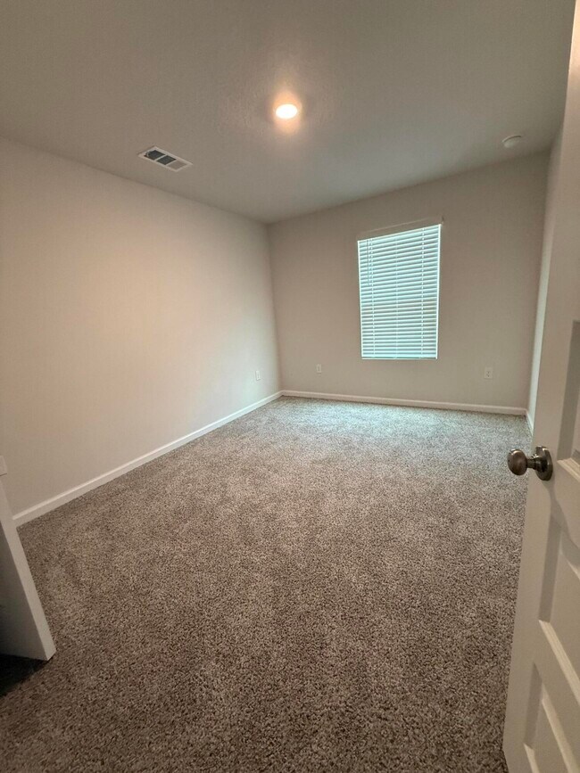 Building Photo - 2800 Tallgrass Ct