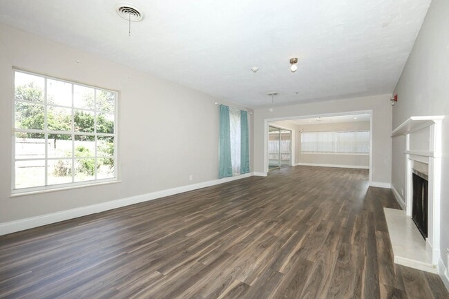 Building Photo - Spacious 4/2 in Maitland's English Estates!