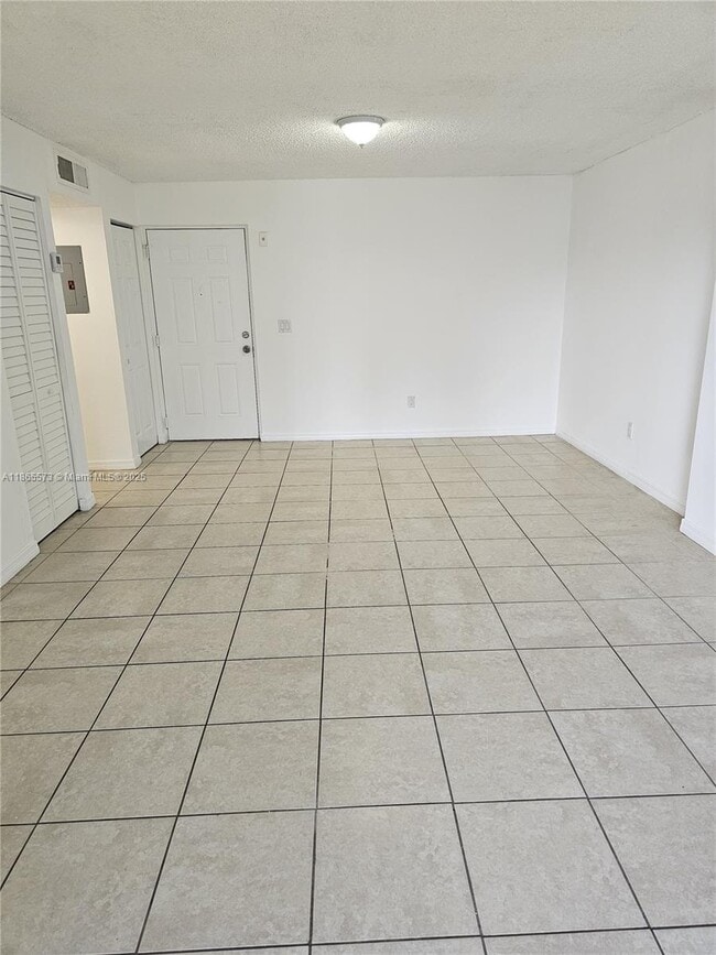 Primary Photo - 8240 SW 210th St