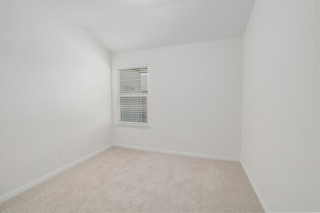 Building Photo - 105 Fossil Dr