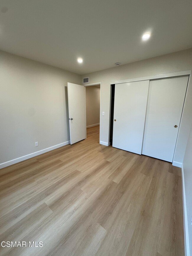 Building Photo - 893 Blue Spring Dr