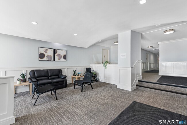 Building Photo - 30 Glenbrook Rd