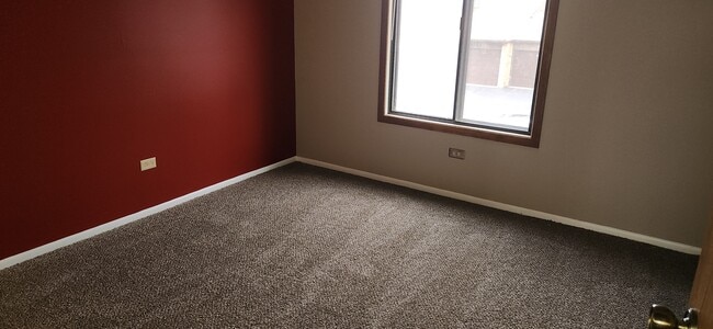 Building Photo - 37 Creekside Cir