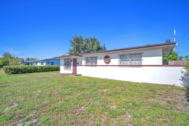 Building Photo - $3,300MONTHLY;17115 NW 12TH CT MIAMI, FL