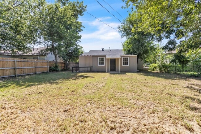 Building Photo - 4604 N Rockwell Ave