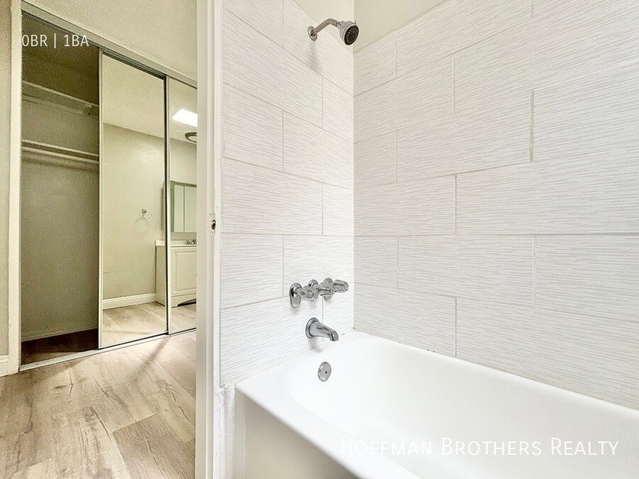 Building Photo - 5452 Sierra Vista Ave