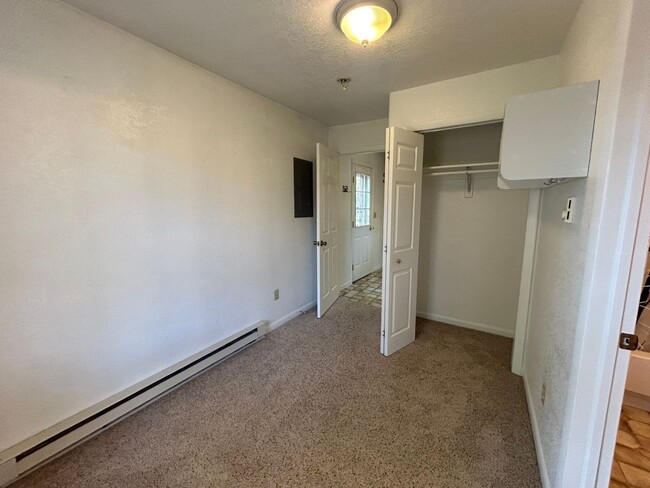 Building Photo - Cozy 2 Bedroom 1 Bath w/ all amenities and...