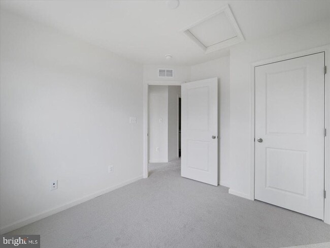 Building Photo - 258 Clifton Mnr