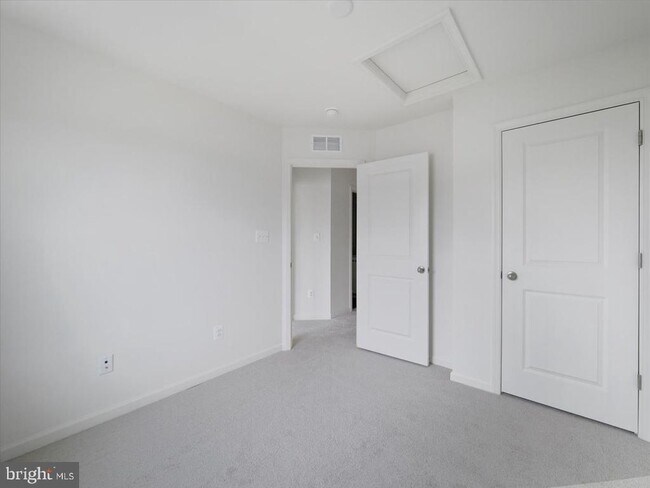 Building Photo - 266 Clifton Mnr
