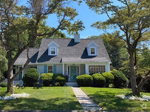 Building Photo - 14 Knollwood Dr