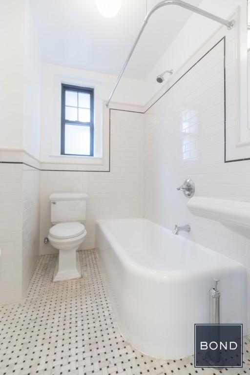 Building Photo - 115 E 92nd St
