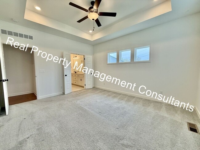 Building Photo - Extraordinary 4 bedroom home in Lee's Summit