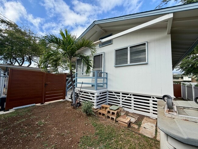 Building Photo - Newly Renovated 3BR Kapahulu Home with Private Yard and Gated Parking Near Waikiki