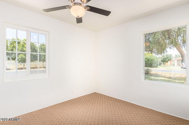 Building Photo - 2441 E Edgemont Ave