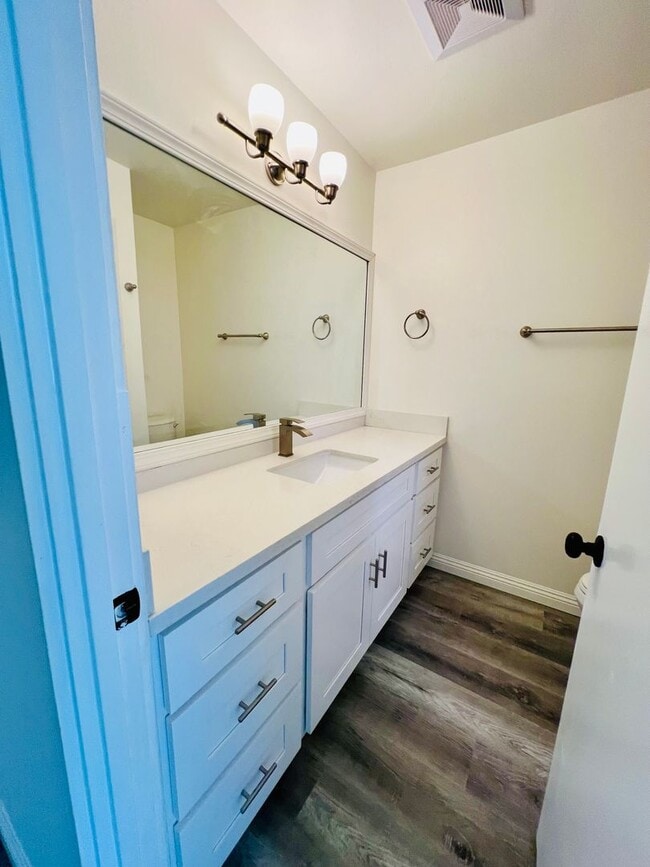 Building Photo - 5700 Ravenspur Dr
